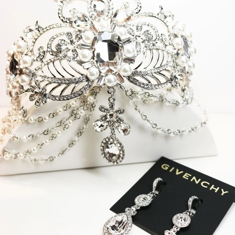 ✨ Dazzling Tiara ~ Pearls & Crystals Silver Tone